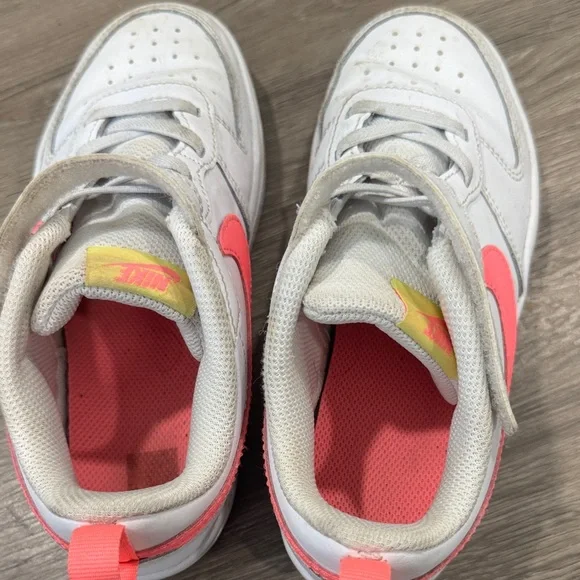 Nike Kids' Sneakers in White and Pink - Picture 5 of 6